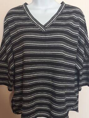 Max Studio Black and White Striped Tee - Sz Medium